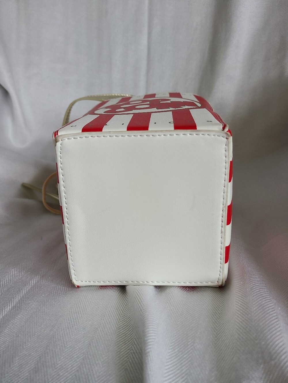Popcorn Red & White Novelty Crossbody Bag - Fresh and Hot - Picture 5 of 6